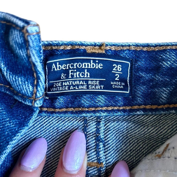 Abercrombie & Fitch Zoe Natural Rise A-Line Mini Skirt Frayed Hem Dark Wash 26/2 - Picture 3 of 9